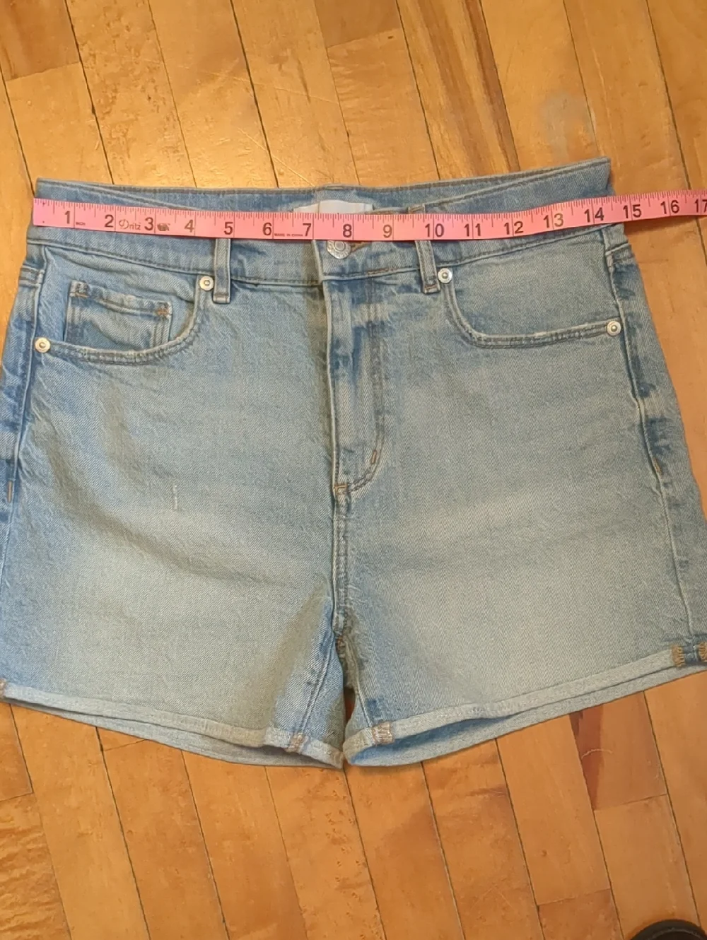 Loft Roll Cuff Light Wash Jean Shorts Size 2 - Picture 9 of 14